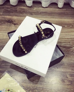 Sandal đinh