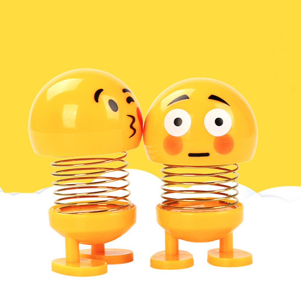 Búp bê lò xo nhún nhảy với biểu cảm ngộ nghĩnh