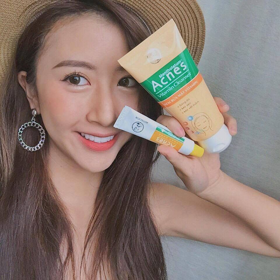 Sữa rửa mặt Acnes Vitamin Cleanser- hỗ trợ làm sáng da, tăng cường phục hồi là da sau mụn, giúp hỗ trợ làm mờ sẹo