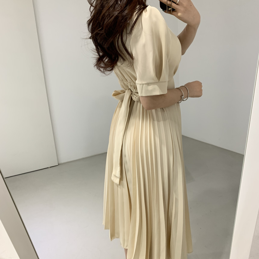 Váy midi 37453 xếp ly tay phồng cổ chữ V thanh lịch