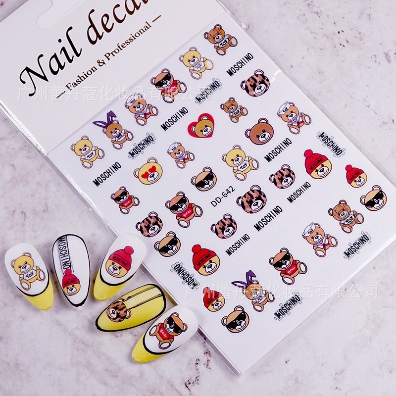 Sticker gấu Moschino dán móng tay