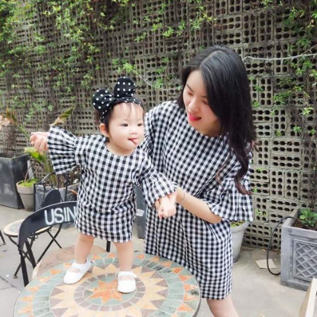 Sét cặp đầm suông karo mẹ và bé