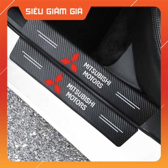 Miếng dán bậc cửa xe ô tô , vân carbon dán full keo chống trầy tốt