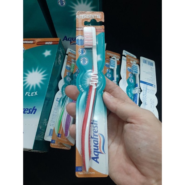 Bàn chải đánh răng Aquafresh