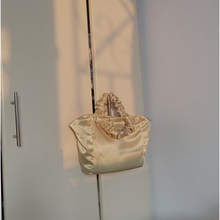 Lily Scrunchie Bag | Túi Đeo Vai Quai Ngắn Lụa Form Mới Lạ