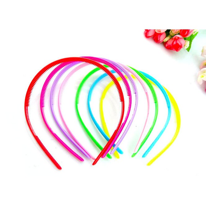 Combo 10 cây cài tóc thời trang. Đủ màu ngẫu nhiên không chọn màu. Bản rộng 0.8cm. Giá 50k/10 cây