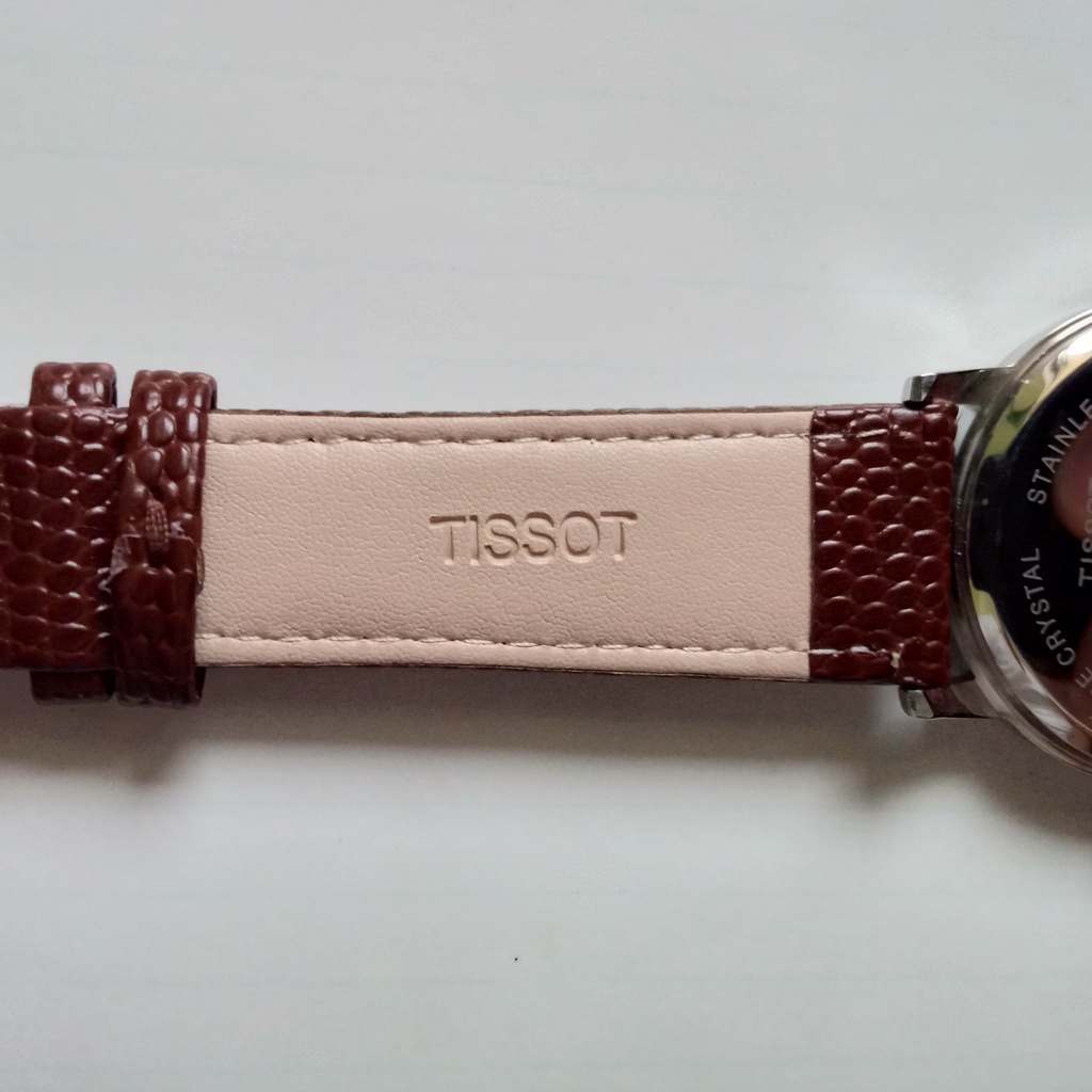Đồng hồ nam Tissot giá rẻ đẹp dưới 500k. Kính shaphire chống trầy xước, chống nước