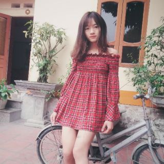 Hàng có sẵn,kèm hình thật. Áo trễ vai kẻ caro hot hit