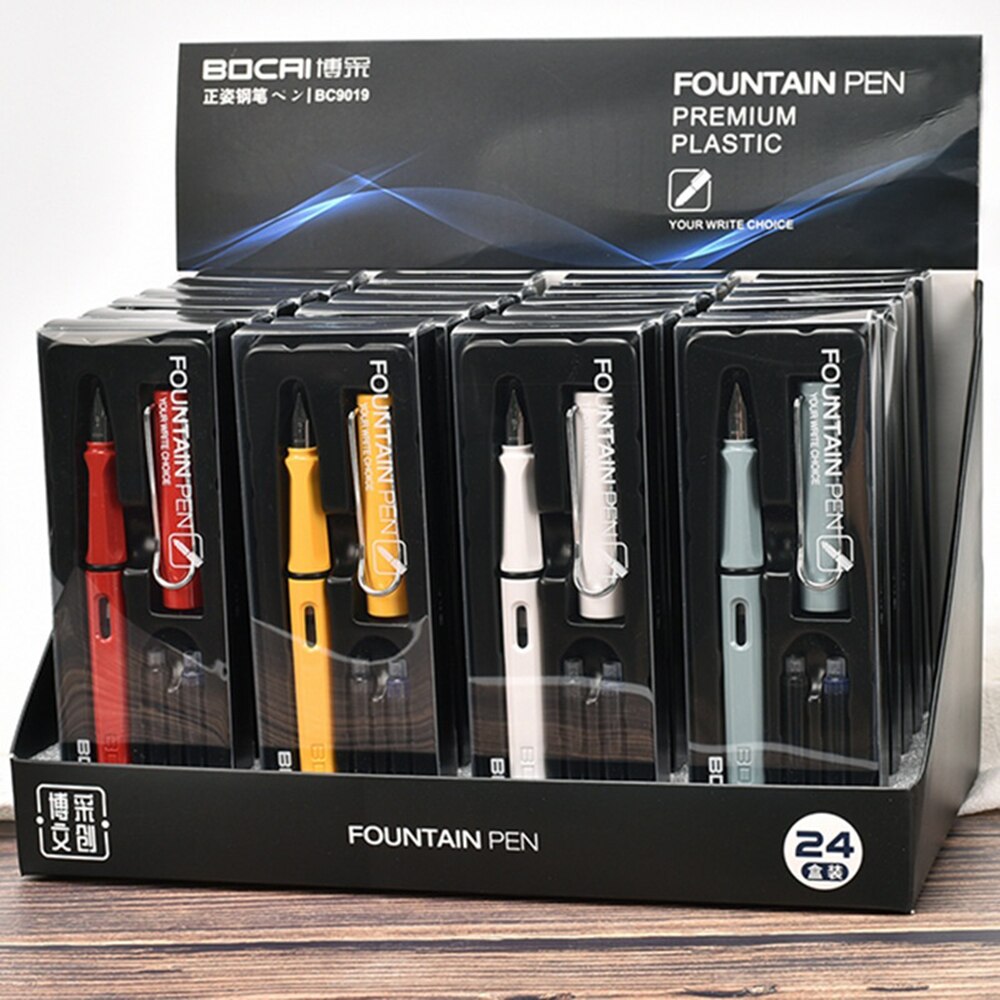 Bút máy mực đen với ngòi bút 0.38mm