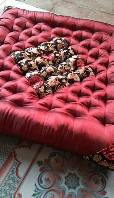 Đệm ngồi bệt, thảm trải ghế sofa lụa gấm
