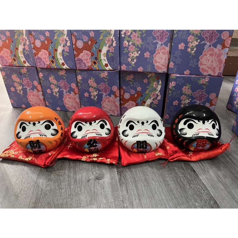 Daruma may mắn trang trí