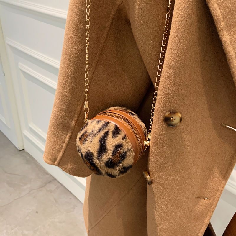 Túi Xách Đeo Vai Mini Hình Quả Bóng Đá Phủ Lông Dễ Thương Thời Trang Thu Đông Cho Nữ