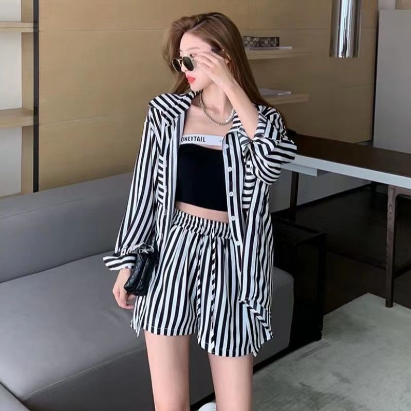 Set áo sơ mi sọc khoác chống nắng + quần short ống rộng phong cách mùa hè có bán lẻ