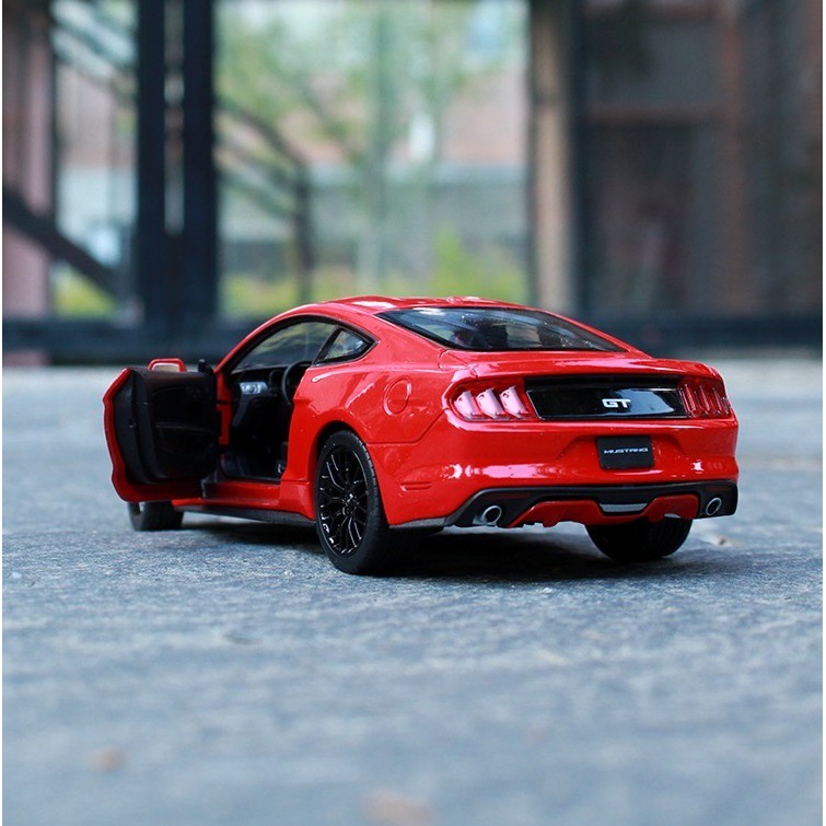 Mô hình xe 2015 Ford Mustang GT 1:24 Welly