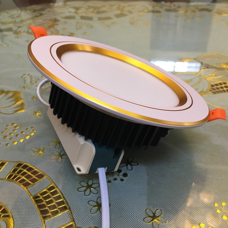 Đèn Âm Trần 9W có chấn lưu 3 màu viền vàng ,Đèn led âm trần trang trí trần thạch cao