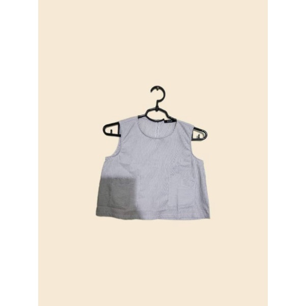 Pass áo dáng croptop của K.H.O