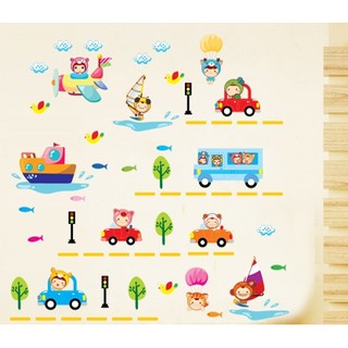 Decal dán tường Bé lái ô tô