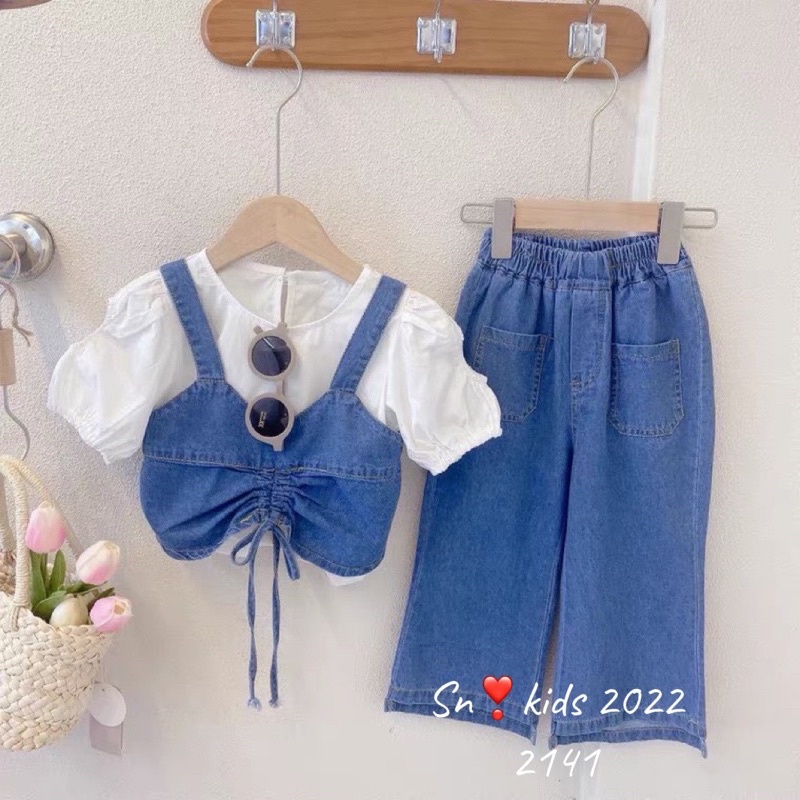 Set áo trắng kèm yếm jean rút dây cho bé gái