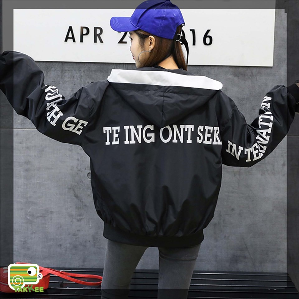 ÁO KHOÁC GIÓ IN CHỮ SAU LƯNG VÀ CÁNH TAY THỂ HIỆN CÁ TÍNH CỦA BẠN