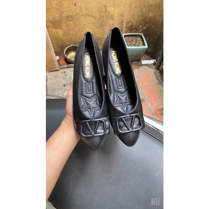 Giày búp bê mũi nhọn da mềm phối khóa êm chân mã B64