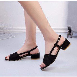 Xăng đan đế vuông cao 3cm kiểu dáng độc đáo