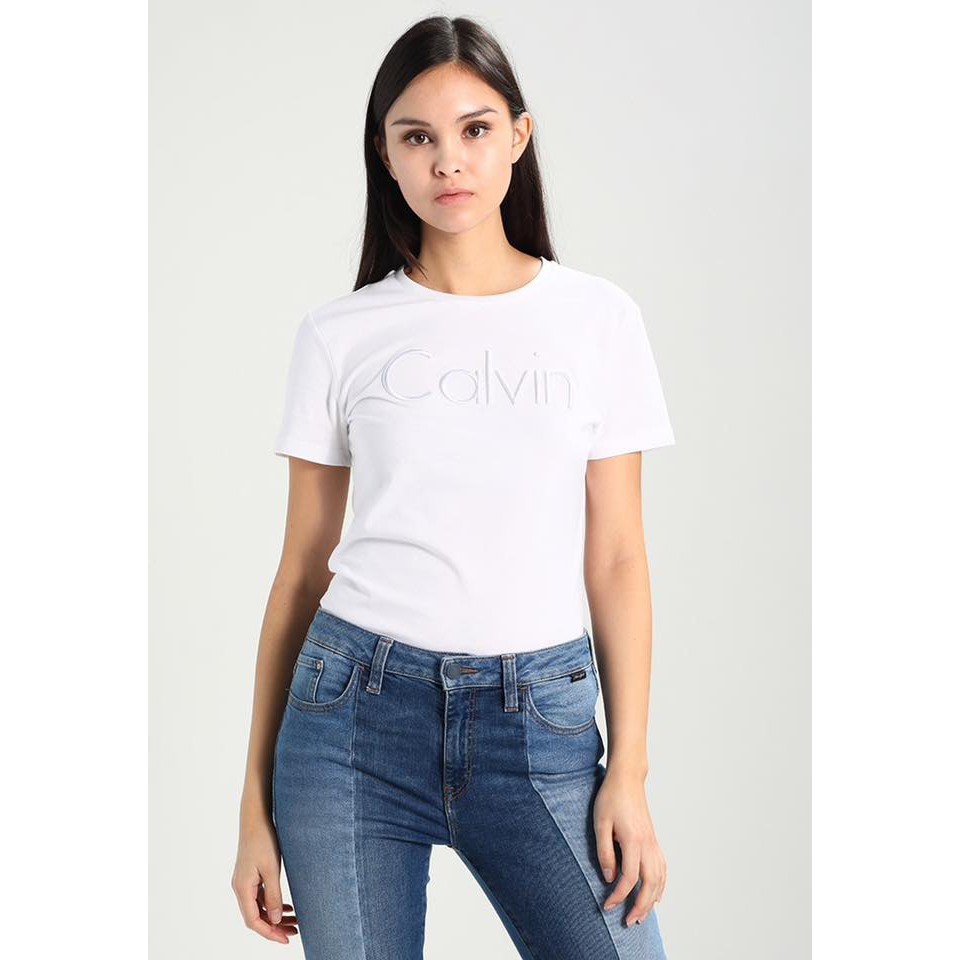 Áo thun thêu chữ calvin