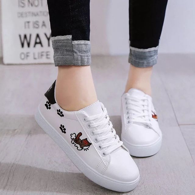 (XẢ XẢ XẢ) Giày thể thao thêu hoa. ảnh thật