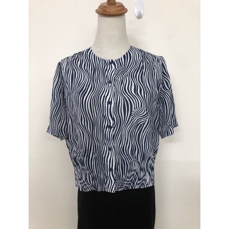 size M áo sơ mi voan hoạ tiết vằn màu xanh form bom nhẹ mới