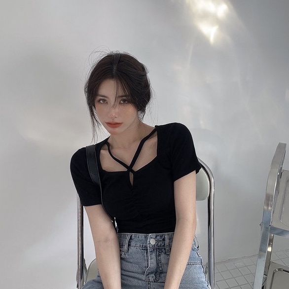 Áo thun croptop nữ cộc tay đan dây chéo ngực WIkishop đen trắng ghi freesize phom ôm hở eo tôn dáng sexy hàn quốc C806