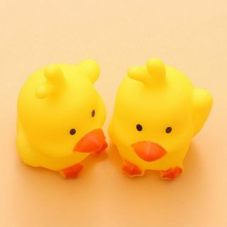 Vịt thả bồn tắm cho bé
