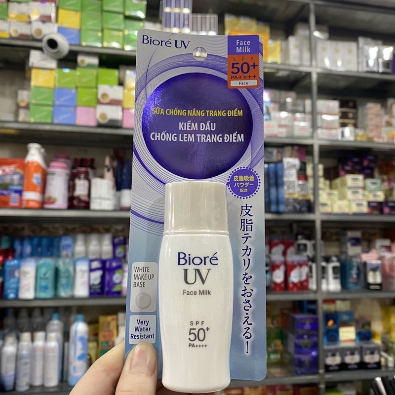 Sữa Chống Nắng Biore Trắng Mịn Kiềm Dầu 30ml