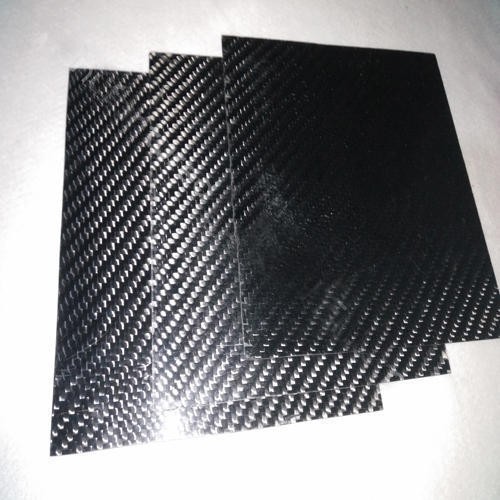 Carbon fiber dạng tấm 250x300mm chuyên dùng cho trang trí đồ chơi máy bay cano xe ô tô điều khiển