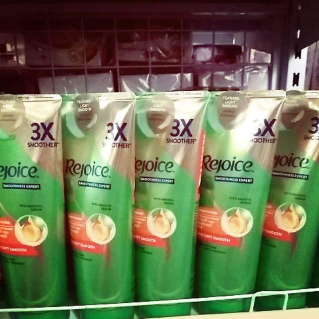 Dầu xả REJOICE tuýp 320g.