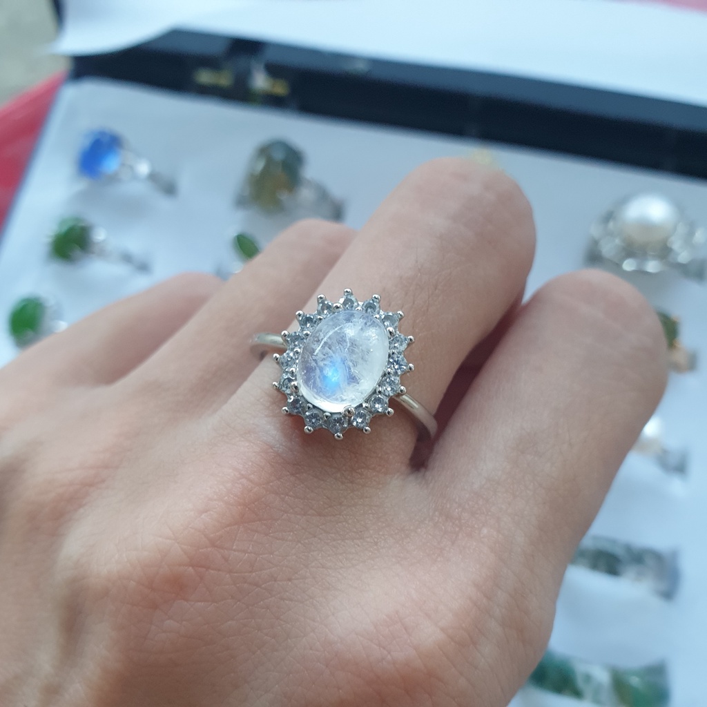 Nhẫn nữ đính mặt đá moonstone