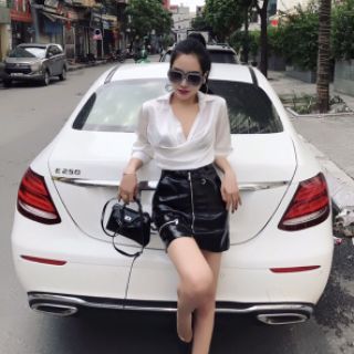 Chân váy da bóng khoá trước