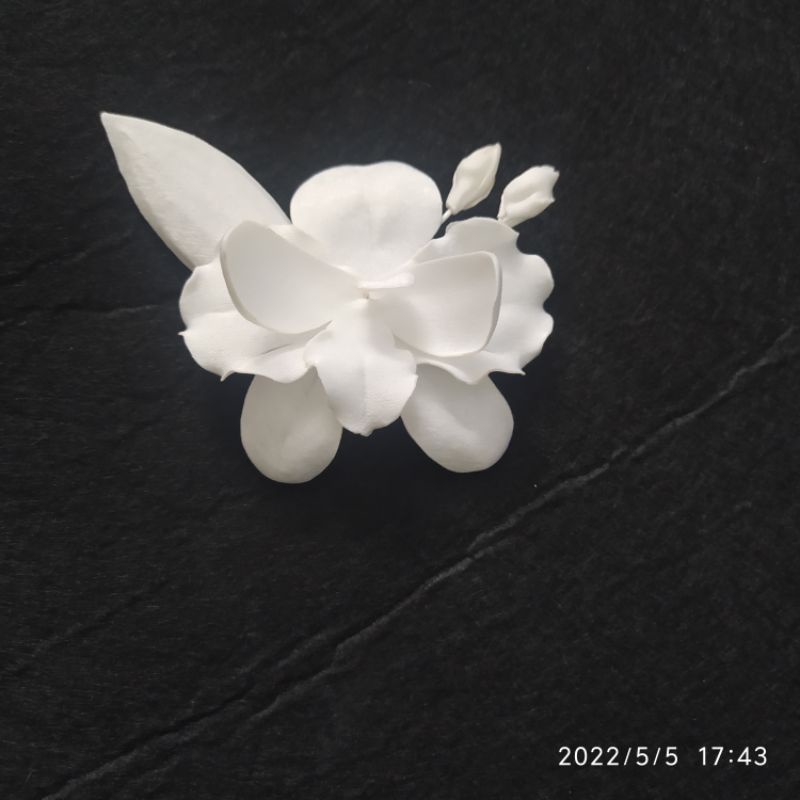 Hoa lan cài áo handmade Joli màu trắng