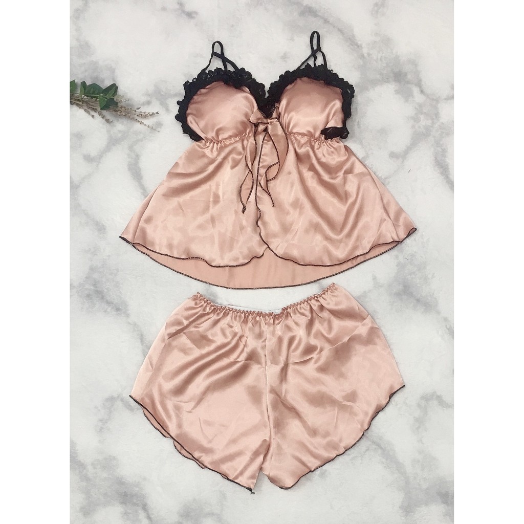 Đồ ngủ quyến rũ phi lụa xẻ tà viền ren gợi cảm, Đồ mặc nhà mát lạnh không nhăn phù hợp cho các bạn nữ dưới 60 ký gợi cảm | BigBuy360 - bigbuy360.vn