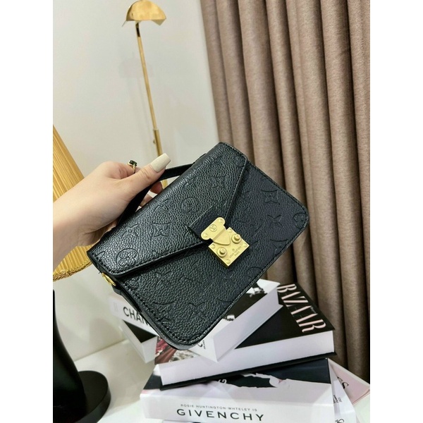 Túi xách nữ LV dập logo dạng hộp size 20 hot 2022
