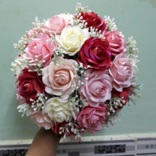 Tay cầm bó hoa cô dâu