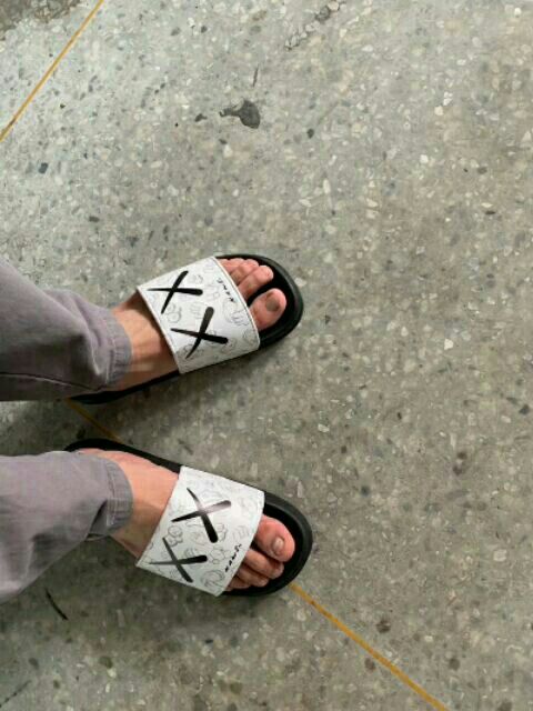 Dép Slide KAWS X EANEST hàng cao cấp FullBox
