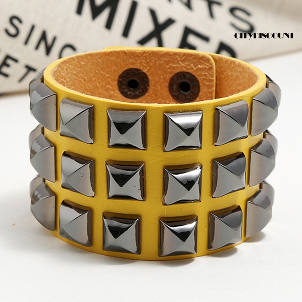 Vòng Tay Giả Da Bản To Đính Đinh Tán Vuông Cá Tính Cho Nam Nữ