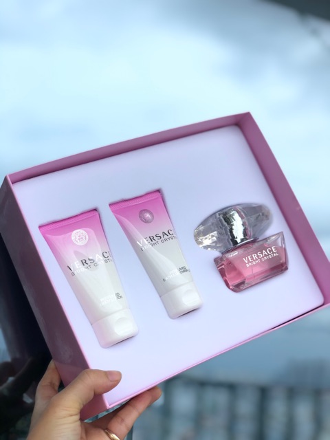 Set nước hoa mini nữ Versace Bright Crystal/ Versace hồng nhạt 50ml tặng kèm sữa tắm 50ml & lotion 50ml