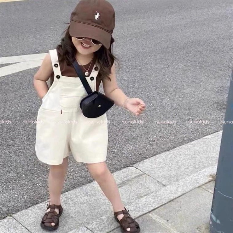 Set yếm quần áo nâu + mũ cho bé gái