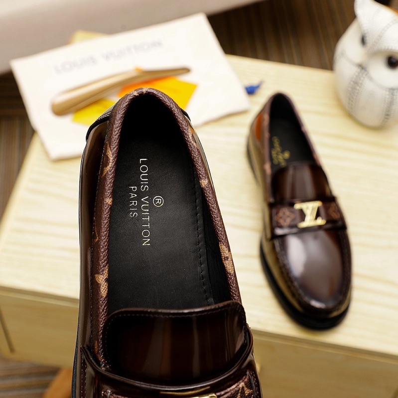Giày tây lười mũi tròn da bóng thương hiệu Louis Vuitton LV cao cấp