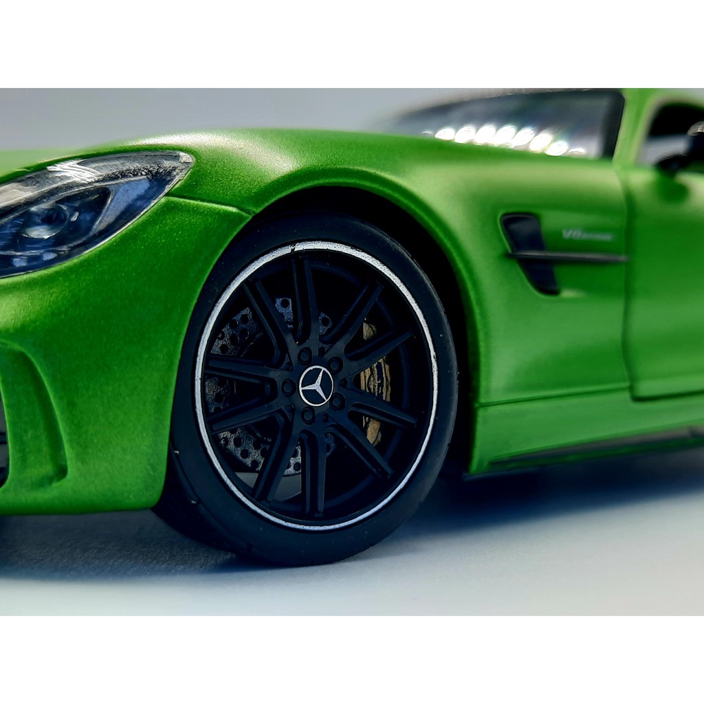 Xe Mô Hình Mercedes - AMG GT R 1:24 Welly ( Xanh Chuối )