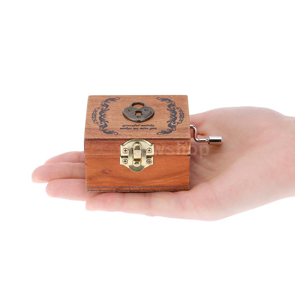 Hộp nhạc bằng gỗ phong cách cổ điển dùng để trang trí nội thất độc đáo | BigBuy360 - bigbuy360.vn