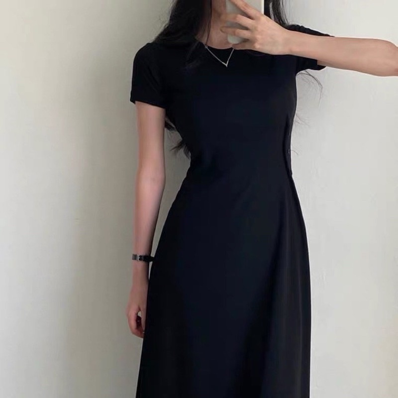 ĐẦM MAXI DÁNG XOÈ MÀU ĐEN THANH LỊCH