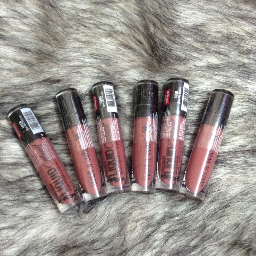 Son kem lì Wet n Wild MegaLast Liquid Catsuit