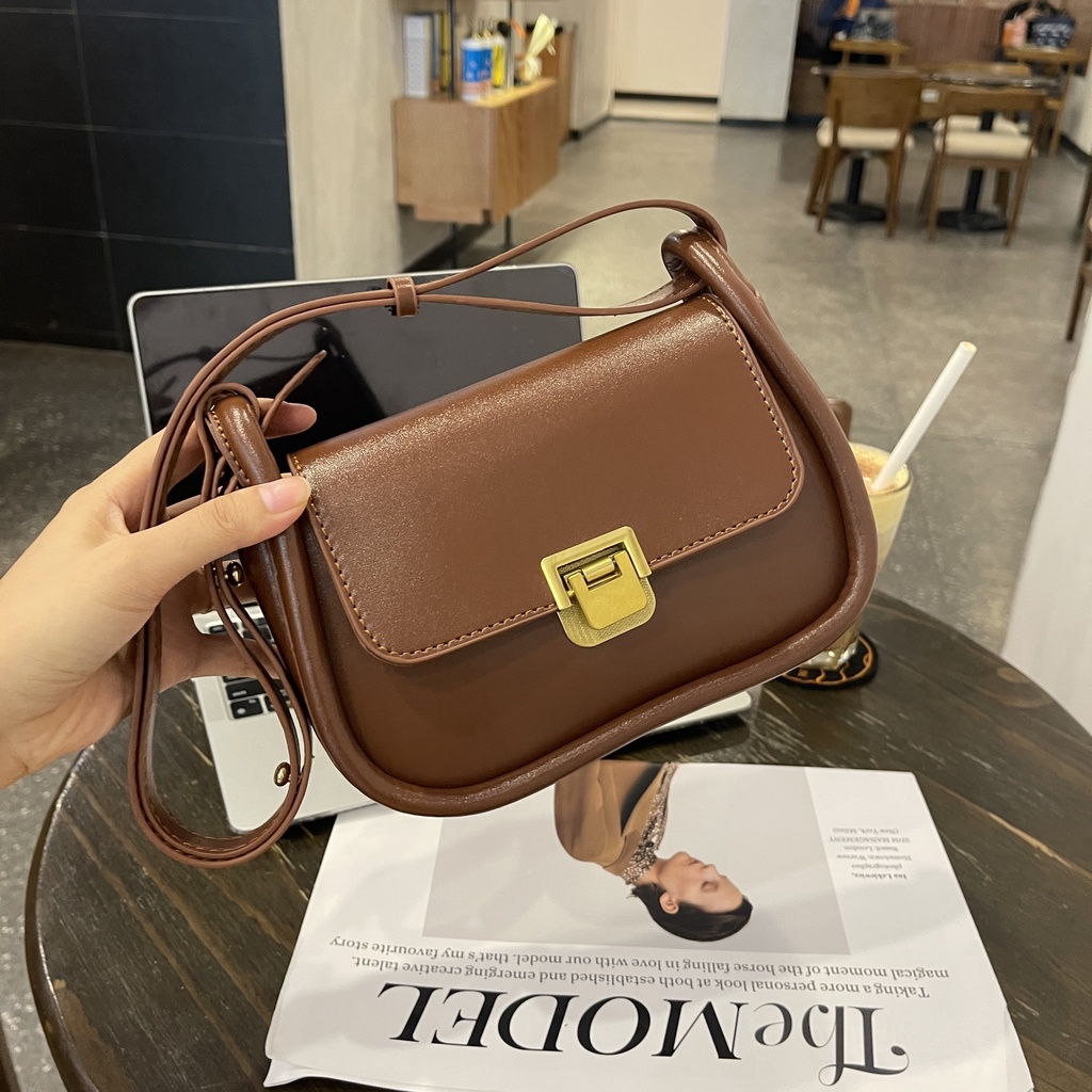 Túi đeo chéo khuy cài size 18cm 3 màu cực xinh