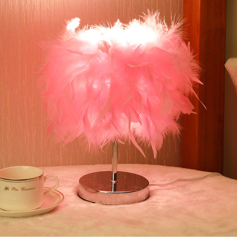 Đèn ngủ lông vũ trang trí phong cách bắc âu